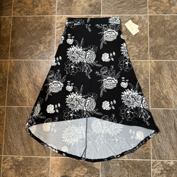 Majora Dresses & Skirts - Majora Maxi Medium Black Chrysanthemum tango skirt